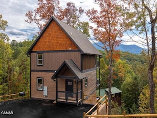 2434 Breezy Rd, Sevierville, TN 37876