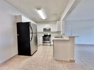 301 Palm Way Unit 104, Pembroke Pines, FL 33025