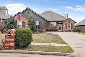 1013 W Elmira St, Broken Arrow, OK 74012