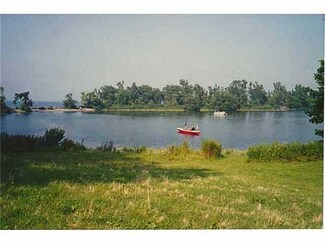 8472 W Port Bay Rd, Wolcott, NY 14590