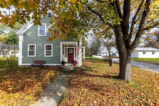 48 Cross St, Newbury, VT 05051