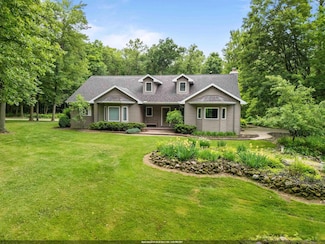 N2124 Fox Ridge Ln, New London, WI 54961