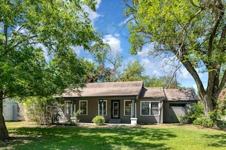 207 Hackberry St, Terrell, TX 75160