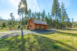 1501 N Obenchain Rd, Eagle Point, OR 97524