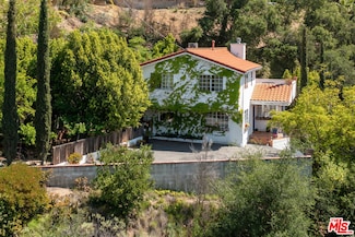 9732 Rotta Ave, Sunland, CA 91040