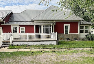 601 Jones St, Wynot, NE 68792