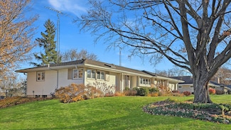 323 Ridge Rd, Lake Geneva, WI 53147