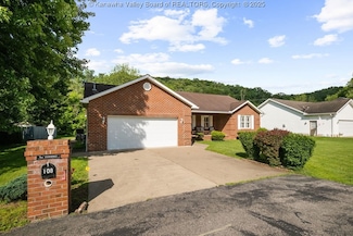 108 Lock Ln, Alum Creek, WV 25003