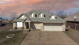 11923 E 105th Ct N, Owasso, OK 74055