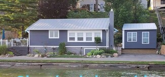 6706 Shoreline Ct, Saranac, MI 48881