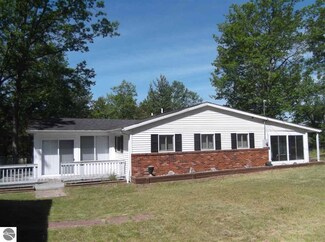 8198 Circle Dr, South Branch, MI 48761
