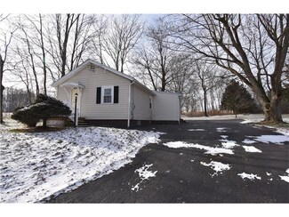 454 Bedford Rd SE, Brookfield, OH 44403