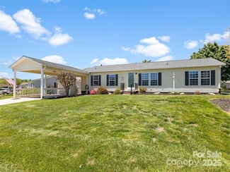 449 Riverwind Dr, Hendersonville, NC 28739