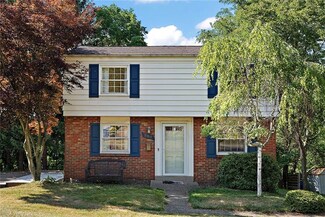 290 Woodridge Dr, Carnegie, PA 15106
