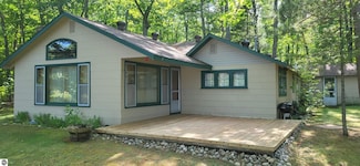 14786 Nuenfelt Rd, Johannesburg, MI 49751