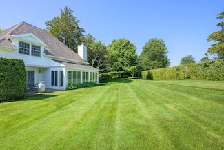 545 Hampton Rd Unit 13, Southampton, NY 11968
