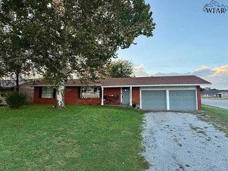 200 Arden St, Bowie, TX 76230