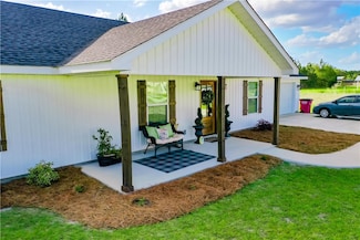 4755 Otter Creek Cir, Blackshear, GA 31516