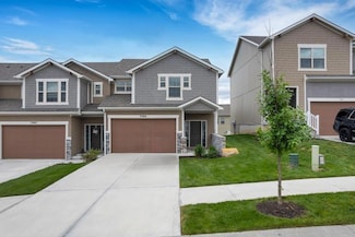 7353 Grand Slam Unit #33a St, Parkville, MO 64152
