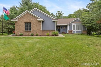 18717 Aztec Dr, Spring Lake, MI 49456