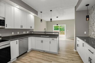 7658 Silver Lake Rd, New Brighton, MN 55112