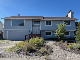 812 Edgewater Ln, Moses Lake, WA 98837