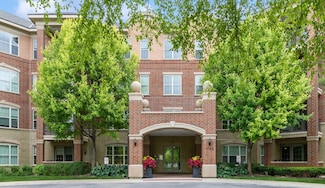2700 Summit Dr Unit 409, Glenview, IL 60025