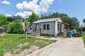 2721 E 16th St, Des Moines, IA 50316