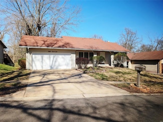5041 Trailbend Dr, Florissant, MO 63033