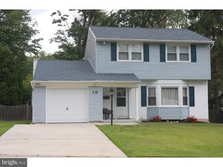 19 Sheffield Ln, Blackwood, NJ 08012
