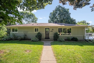 8220 S 68th St, Franklin, WI 53132