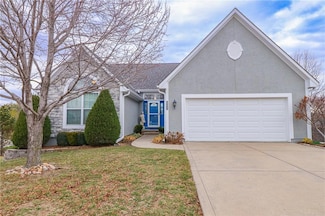 900 SW Sara Cir, Lees Summit, MO 64081