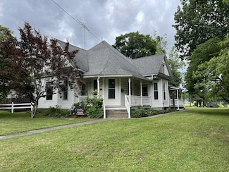 330 W Bridgeport St, White Hall, IL 62092