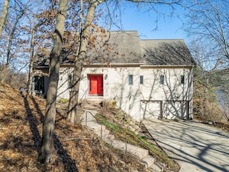 447 Sangamon Ln, Dixon, IL 61021