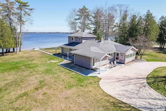 536 N W Gulliver Lake Rd, Gulliver, MI 49840