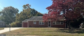 6 Village Dr W, Trenton, NJ 08620
