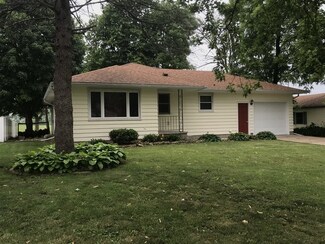 175 N Elm St, Herscher, IL 60941