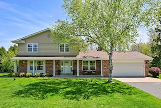 3040 S Rolling Dr, New Berlin, WI 53146