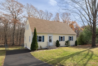 21 Longwood Dr, Naugatuck, CT 06770