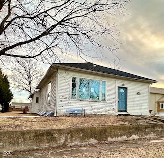 205 E 2nd St, West Lebanon, IN 47991