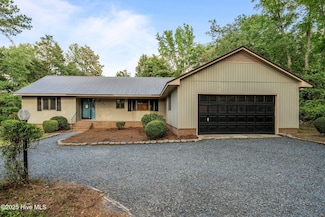 102 Scuppernong Ct, Seven Lakes, NC 27376