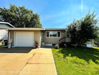 960 Custer St, Dickinson, ND 58601