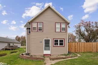 607 4th St SW, State Center, IA 50247