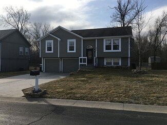 301 Lela Ln, Buckner, MO 64016