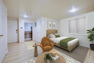 25 Burns St Unit 1A, Forest Hills, NY 11375