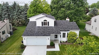 153 Eagle Crest Dr, South Lyon, MI 48178