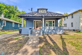 1036 12th St N, Fargo, ND 58102
