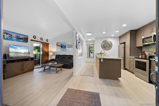 13681 Ruette le Parc Unit F, Del Mar, CA 92014