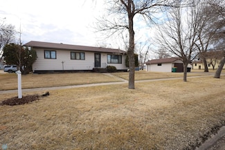 119 3rd St SW, Hillsboro, ND 58045