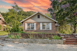 3130 Country Club Dr, Jefferson City, MO 65109